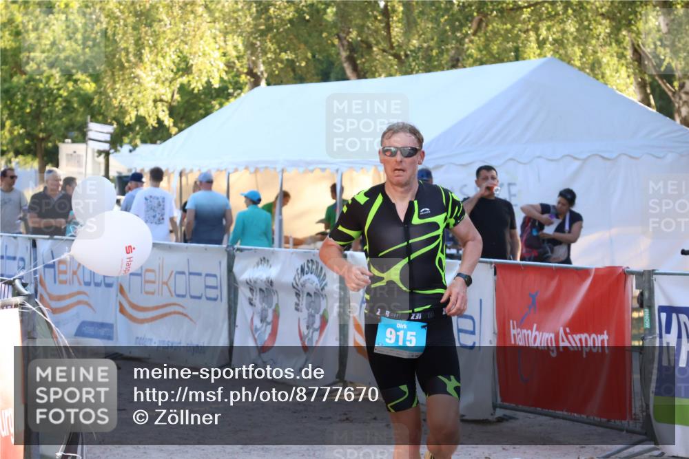 07.09.2025 - 19. Norderstedt Triathlon Zöllner http://msf.ph/oto/8777670 07.09.2025 17:15:56 Ziel 878, 915 meine-sportfotos.de