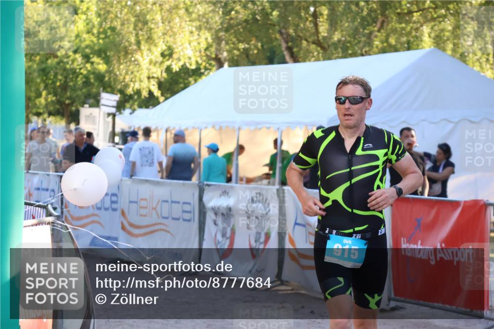 07.09.2025 - 19. Norderstedt Triathlon Zöllner http://msf.ph/oto/8777684 07.09.2025 17:15:57 Ziel 878, 915 meine-sportfotos.de