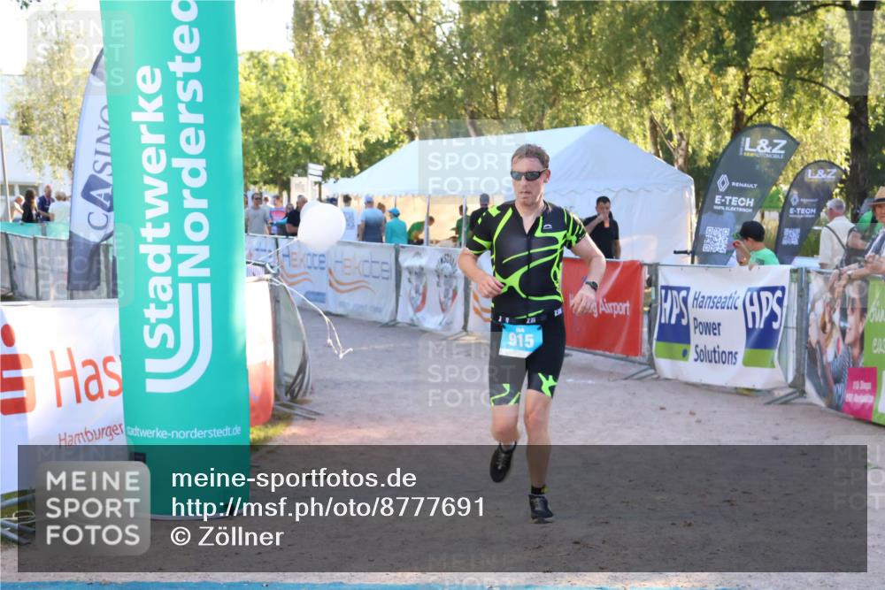 07.09.2025 - 19. Norderstedt Triathlon Zöllner http://msf.ph/oto/8777691 07.09.2025 17:15:57 Ziel 878, 915 meine-sportfotos.de