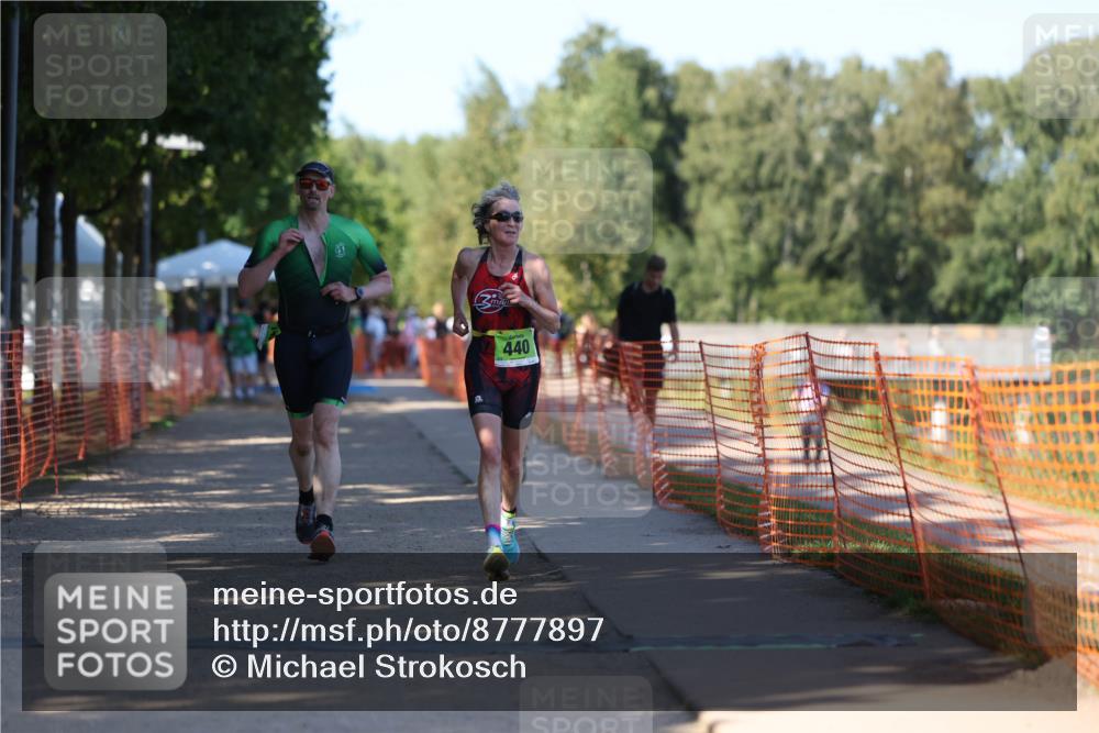 07.09.2025 - 19. Norderstedt Triathlon Michael Strokosch http://msf.ph/oto/8777897 07.09.2025 15:52:15 Laufen 440, 463, 1494 meine-sportfotos.de