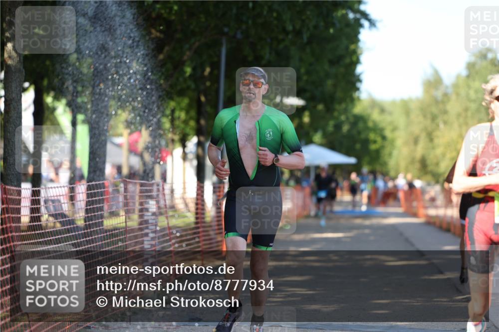 07.09.2025 - 19. Norderstedt Triathlon Michael Strokosch http://msf.ph/oto/8777934 07.09.2025 15:52:17 Laufen 440, 463, 1494 meine-sportfotos.de