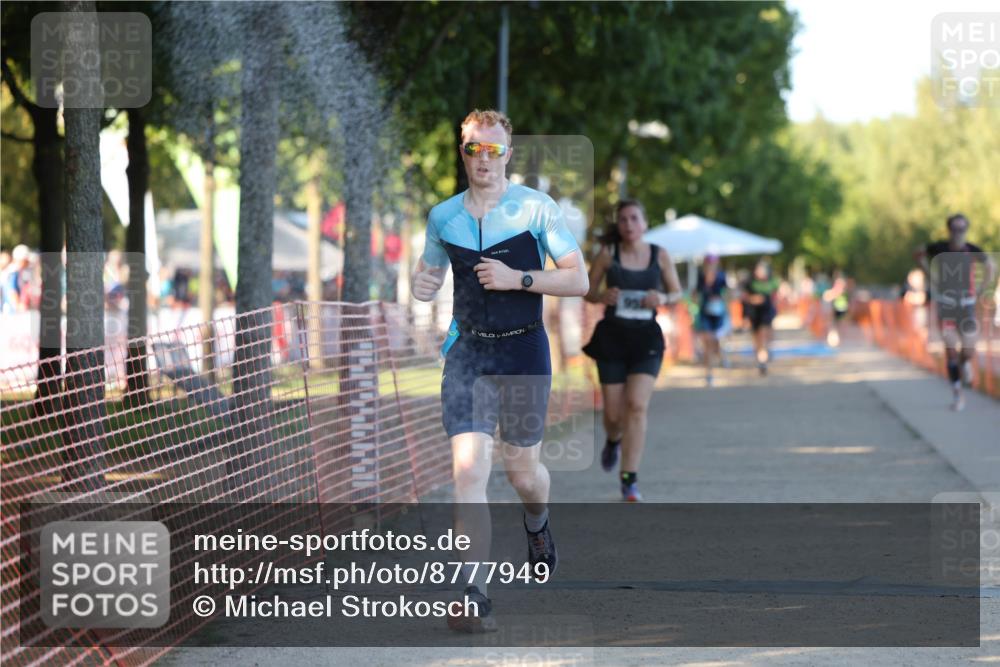 07.09.2025 - 19. Norderstedt Triathlon Michael Strokosch http://msf.ph/oto/8777949 07.09.2025 16:53:27 Laufen 386, 885, 952 meine-sportfotos.de