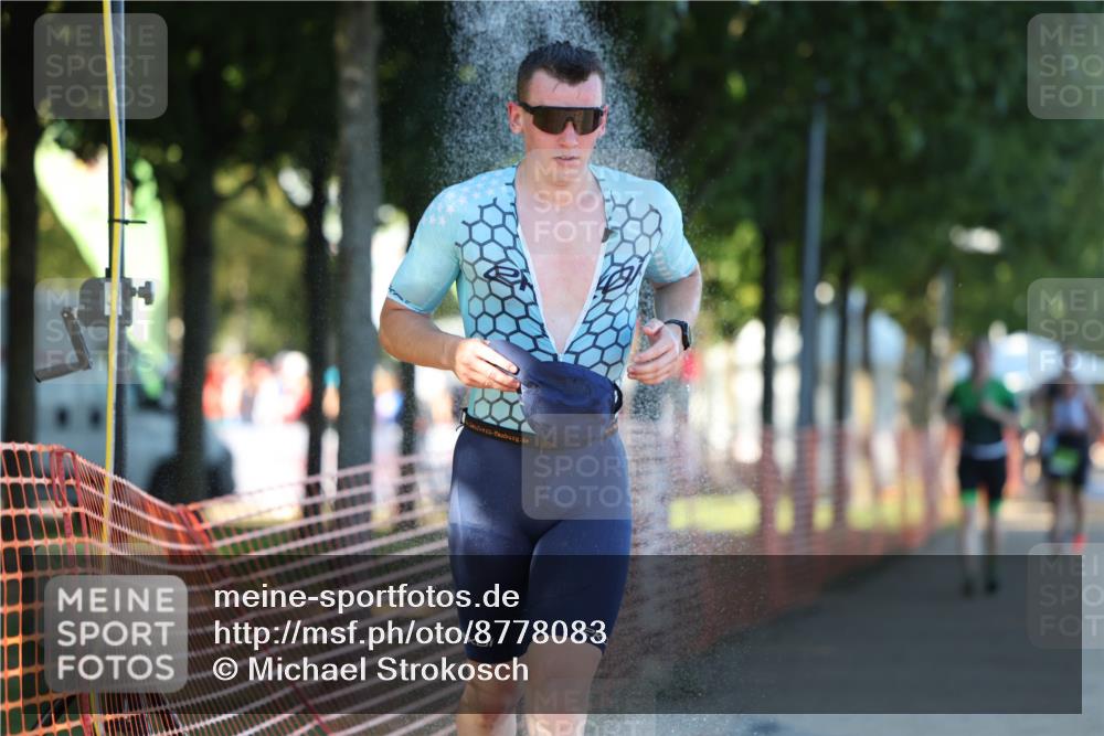 07.09.2025 - 19. Norderstedt Triathlon Michael Strokosch http://msf.ph/oto/8778083 07.09.2025 16:53:57 Laufen 390, 405, 466, 1083, 1104 meine-sportfotos.de