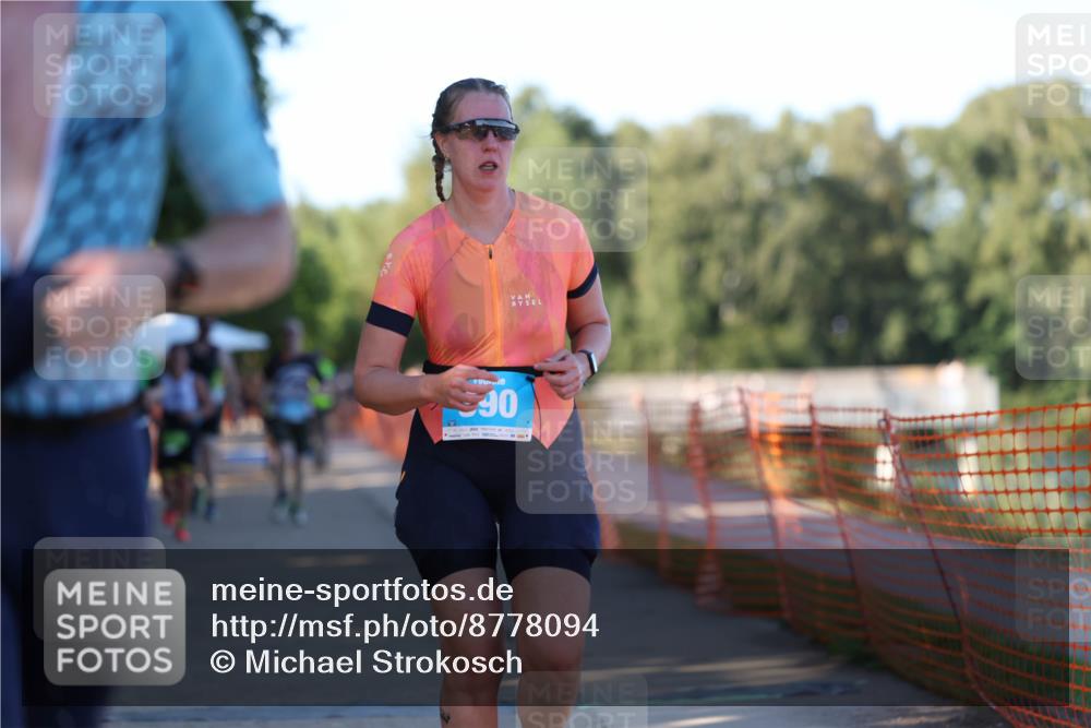 07.09.2025 - 19. Norderstedt Triathlon Michael Strokosch http://msf.ph/oto/8778094 07.09.2025 16:53:58 Laufen 390, 405, 466, 1104, 1473 meine-sportfotos.de