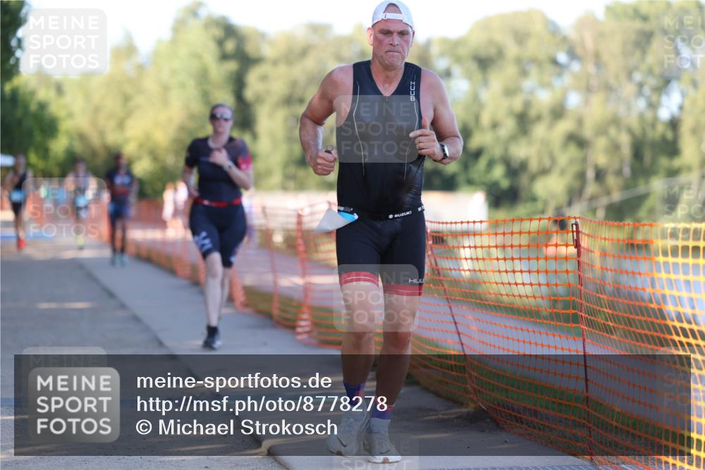 07.09.2025 - 19. Norderstedt Triathlon Michael Strokosch http://msf.ph/oto/8778278 07.09.2025 16:54:40 Laufen 1405, 1557 meine-sportfotos.de