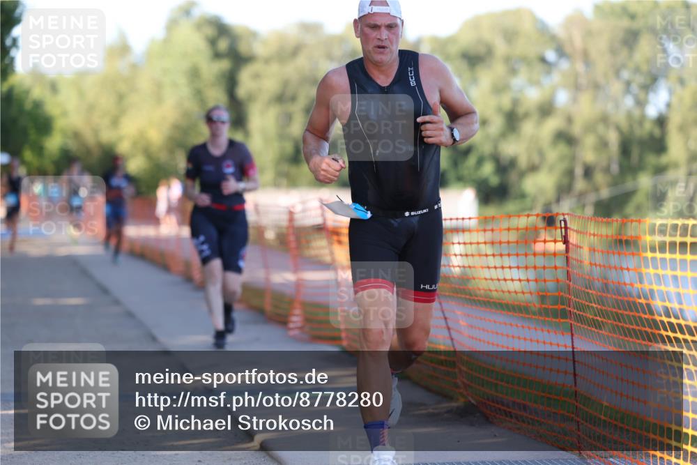 07.09.2025 - 19. Norderstedt Triathlon Michael Strokosch http://msf.ph/oto/8778280 07.09.2025 16:54:40 Laufen 1405, 1557 meine-sportfotos.de