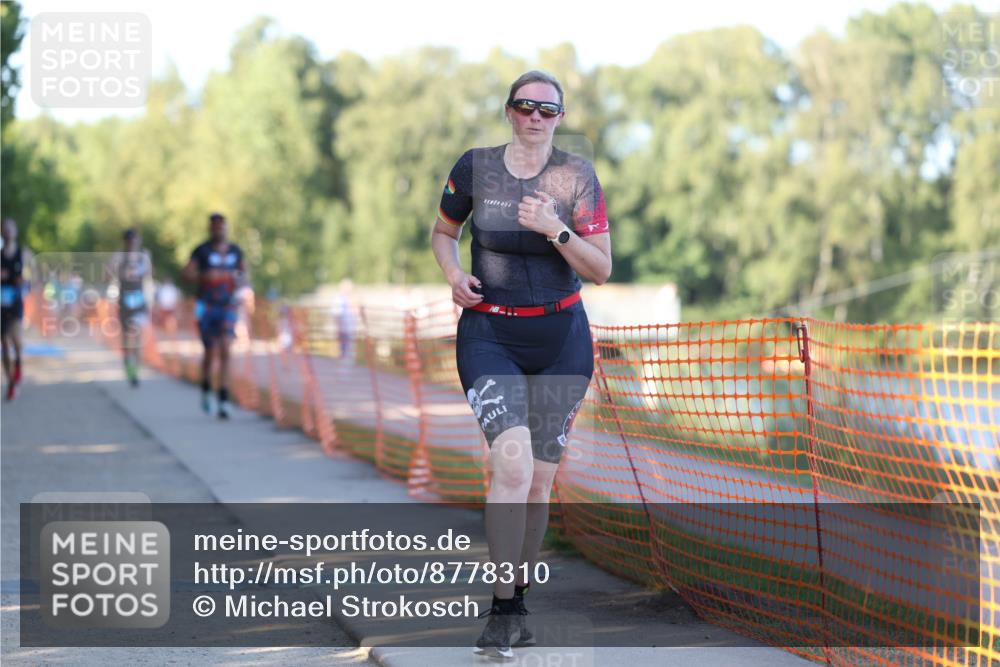 07.09.2025 - 19. Norderstedt Triathlon Michael Strokosch http://msf.ph/oto/8778310 07.09.2025 16:54:43 Laufen 870, 1405, 1443, 1557 meine-sportfotos.de