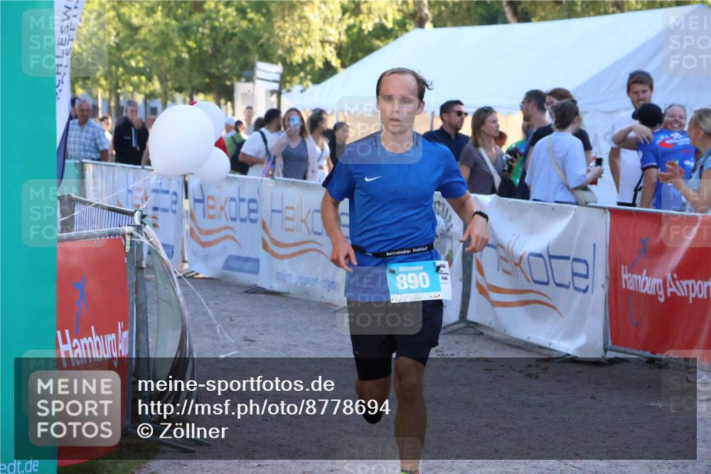 07.09.2025 - 19. Norderstedt Triathlon Zöllner http://msf.ph/oto/8778694 07.09.2025 17:24:35 Ziel 890 meine-sportfotos.de