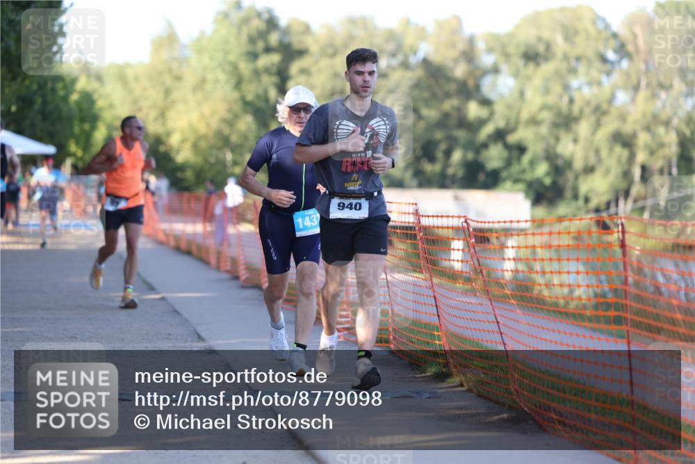 07.09.2025 - 19. Norderstedt Triathlon Michael Strokosch http://msf.ph/oto/8779098 07.09.2025 17:00:45 Laufen 889, 933, 940, 1437 meine-sportfotos.de