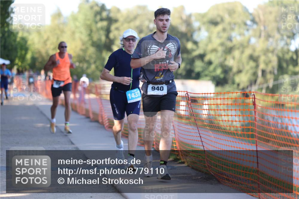 07.09.2025 - 19. Norderstedt Triathlon Michael Strokosch http://msf.ph/oto/8779110 07.09.2025 17:00:46 Laufen 889, 933, 940, 1437 meine-sportfotos.de