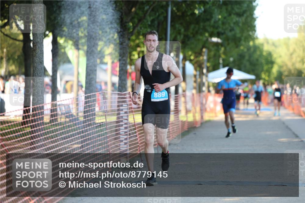 07.09.2025 - 19. Norderstedt Triathlon Michael Strokosch http://msf.ph/oto/8779145 07.09.2025 17:00:51 Laufen 889, 933, 940, 1437 meine-sportfotos.de