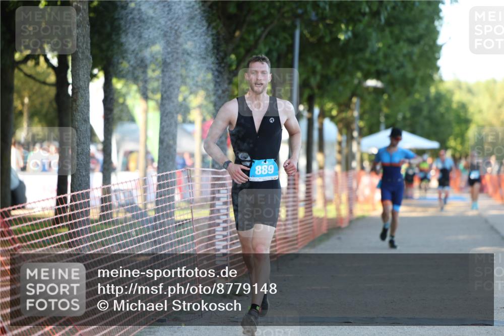 07.09.2025 - 19. Norderstedt Triathlon Michael Strokosch http://msf.ph/oto/8779148 07.09.2025 17:00:51 Laufen 889, 933, 940, 1437 meine-sportfotos.de