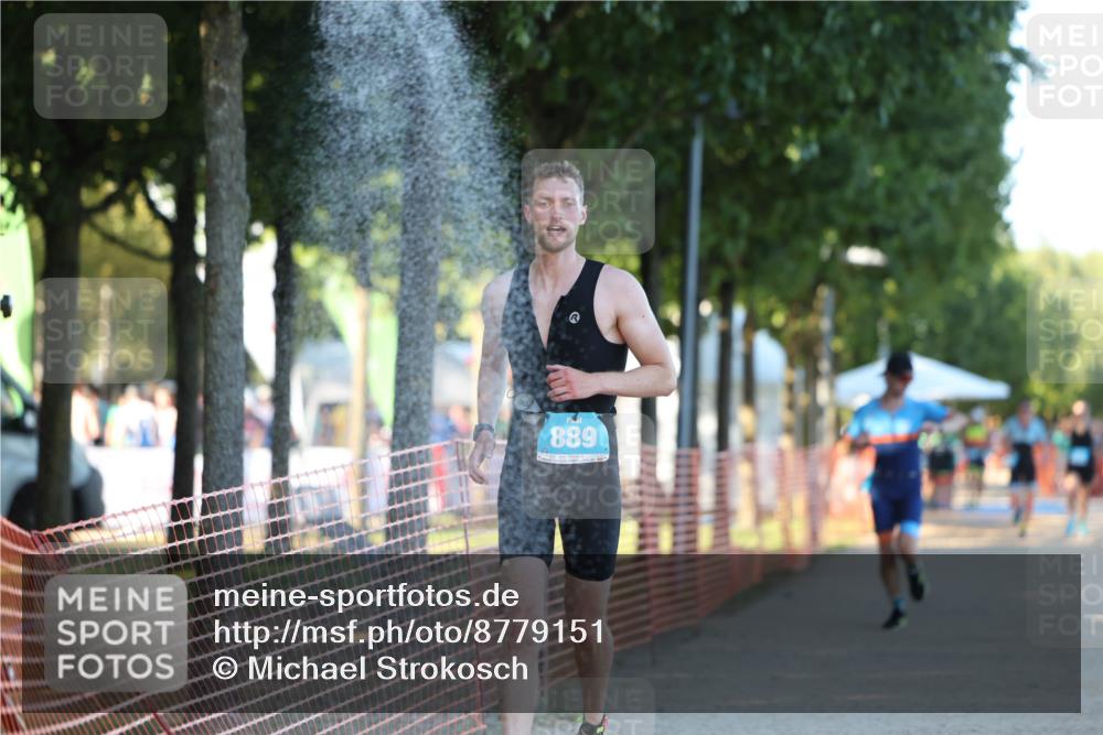 07.09.2025 - 19. Norderstedt Triathlon Michael Strokosch http://msf.ph/oto/8779151 07.09.2025 17:00:52 Laufen 889, 933 meine-sportfotos.de