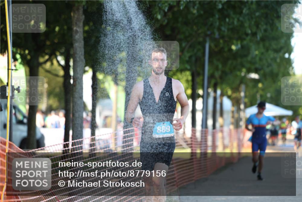 07.09.2025 - 19. Norderstedt Triathlon Michael Strokosch http://msf.ph/oto/8779156 07.09.2025 17:00:52 Laufen 889, 933 meine-sportfotos.de