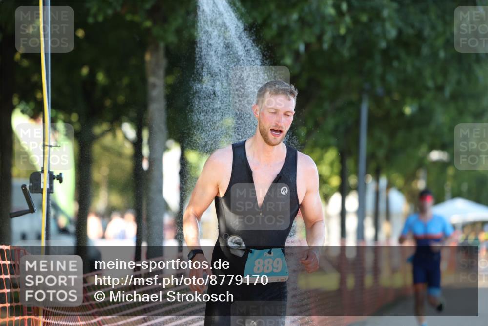 07.09.2025 - 19. Norderstedt Triathlon Michael Strokosch http://msf.ph/oto/8779170 07.09.2025 17:00:53 Laufen 889, 933 meine-sportfotos.de