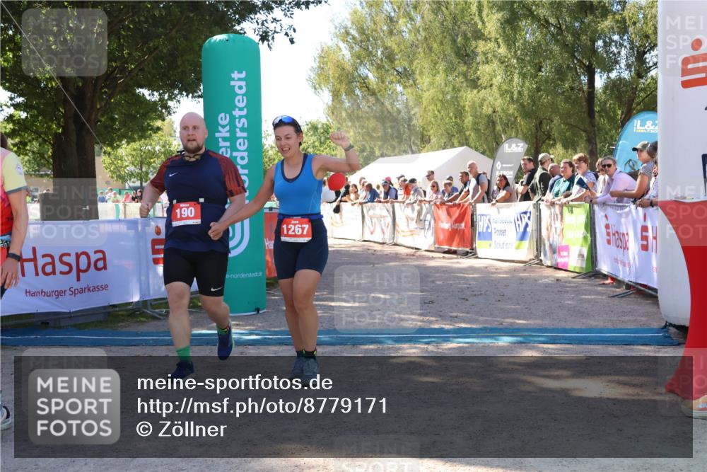 07.09.2025 - 19. Norderstedt Triathlon Zöllner http://msf.ph/oto/8779171 07.09.2025 12:36:49 Ziel 190, 860, 1267 meine-sportfotos.de