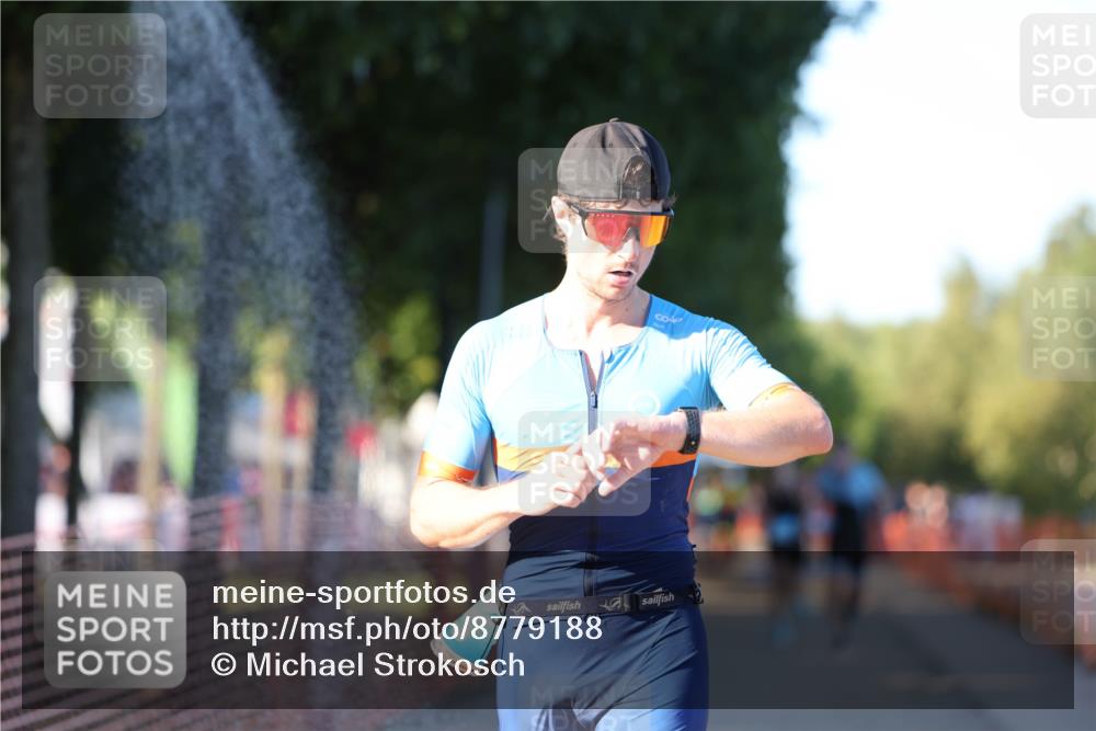 07.09.2025 - 19. Norderstedt Triathlon Michael Strokosch http://msf.ph/oto/8779188 07.09.2025 17:00:57 Laufen 883, 918 meine-sportfotos.de