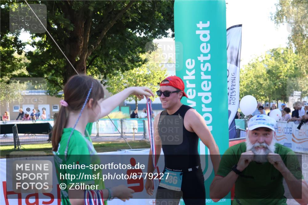 07.09.2025 - 19. Norderstedt Triathlon Zöllner http://msf.ph/oto/8779227 07.09.2025 17:29:10 Ziel 421, 886 meine-sportfotos.de