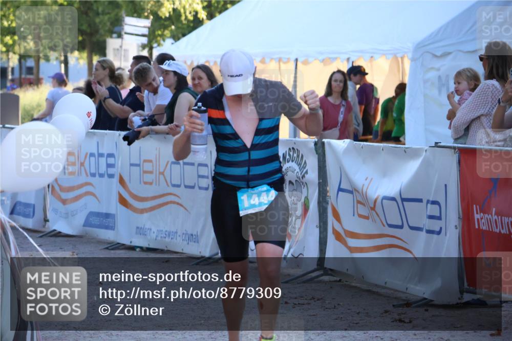 07.09.2025 - 19. Norderstedt Triathlon Zöllner http://msf.ph/oto/8779309 07.09.2025 17:30:12 Ziel 1444 meine-sportfotos.de