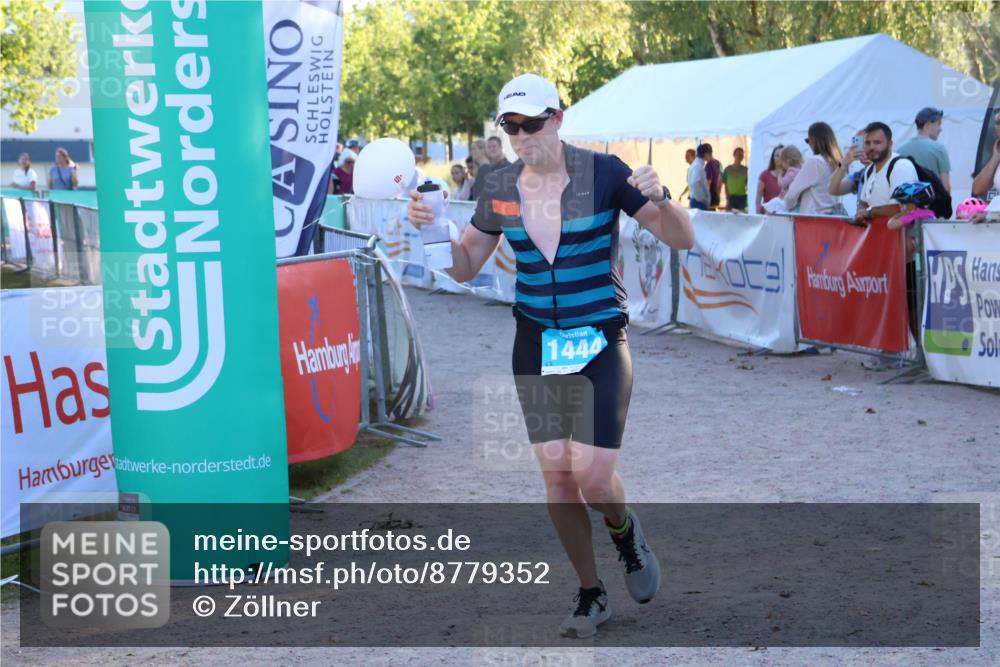 07.09.2025 - 19. Norderstedt Triathlon Zöllner http://msf.ph/oto/8779352 07.09.2025 17:30:14 Ziel 1444 meine-sportfotos.de