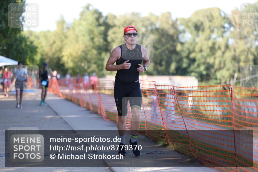 07.09.2025 - 19. Norderstedt Triathlon Michael Strokosch http://msf.ph/oto/8779370 07.09.2025 17:01:35 Laufen 886, 903, 1455 meine-sportfotos.de