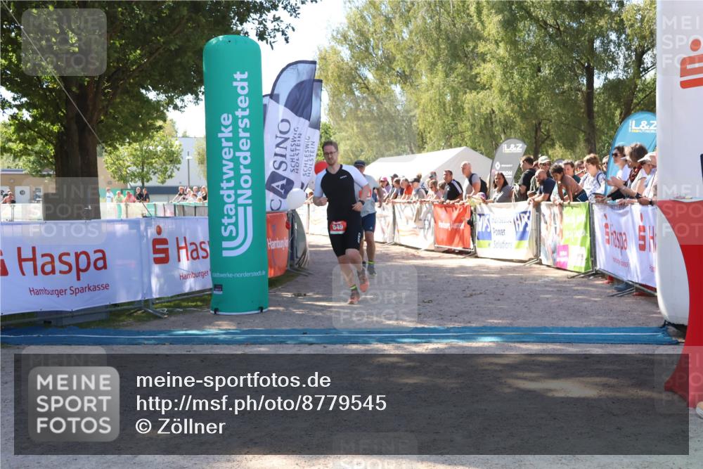 07.09.2025 - 19. Norderstedt Triathlon Zöllner http://msf.ph/oto/8779545 07.09.2025 12:39:41 Ziel 826, 849 meine-sportfotos.de