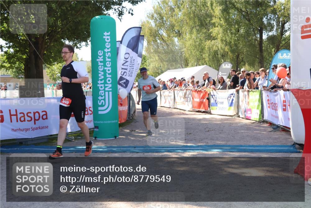 07.09.2025 - 19. Norderstedt Triathlon Zöllner http://msf.ph/oto/8779549 07.09.2025 12:39:42 Ziel 826, 849 meine-sportfotos.de