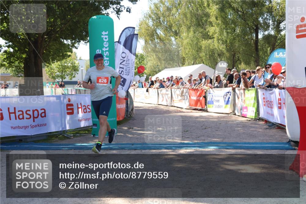 07.09.2025 - 19. Norderstedt Triathlon Zöllner http://msf.ph/oto/8779559 07.09.2025 12:39:43 Ziel 826, 849 meine-sportfotos.de