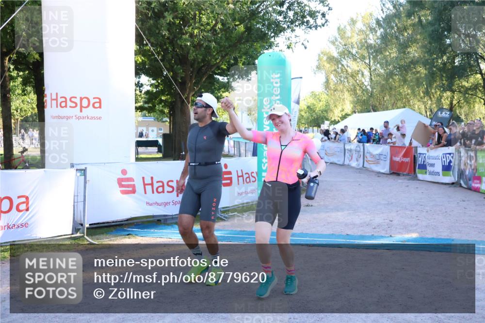 07.09.2025 - 19. Norderstedt Triathlon Zöllner http://msf.ph/oto/8779620 07.09.2025 17:32:01 Ziel 914, 1400, 1442 meine-sportfotos.de