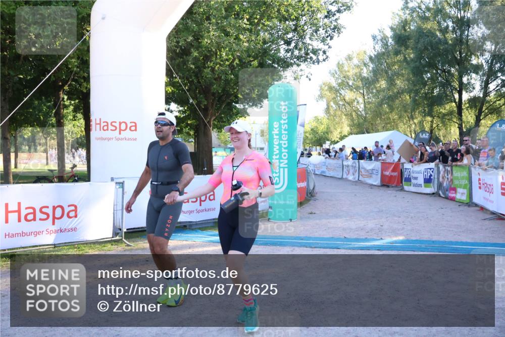 07.09.2025 - 19. Norderstedt Triathlon Zöllner http://msf.ph/oto/8779625 07.09.2025 17:32:01 Ziel 914, 1400, 1442 meine-sportfotos.de