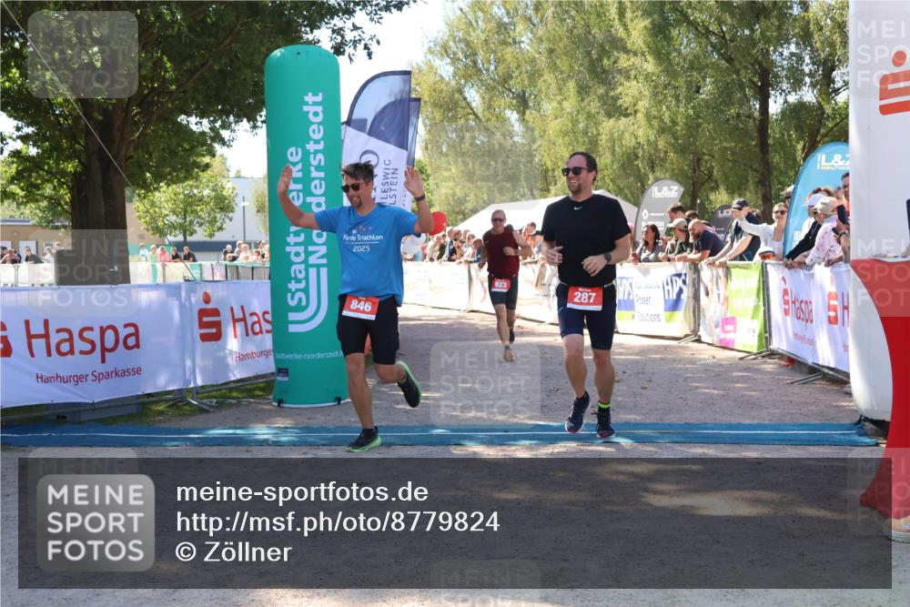 07.09.2025 - 19. Norderstedt Triathlon Zöllner http://msf.ph/oto/8779824 07.09.2025 12:42:03 Ziel 287, 823, 846 meine-sportfotos.de