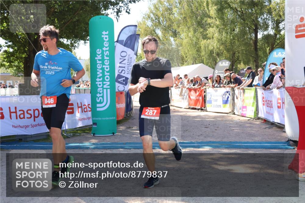 07.09.2025 - 19. Norderstedt Triathlon Zöllner http://msf.ph/oto/8779837 07.09.2025 12:42:04 Ziel 287, 823, 846 meine-sportfotos.de