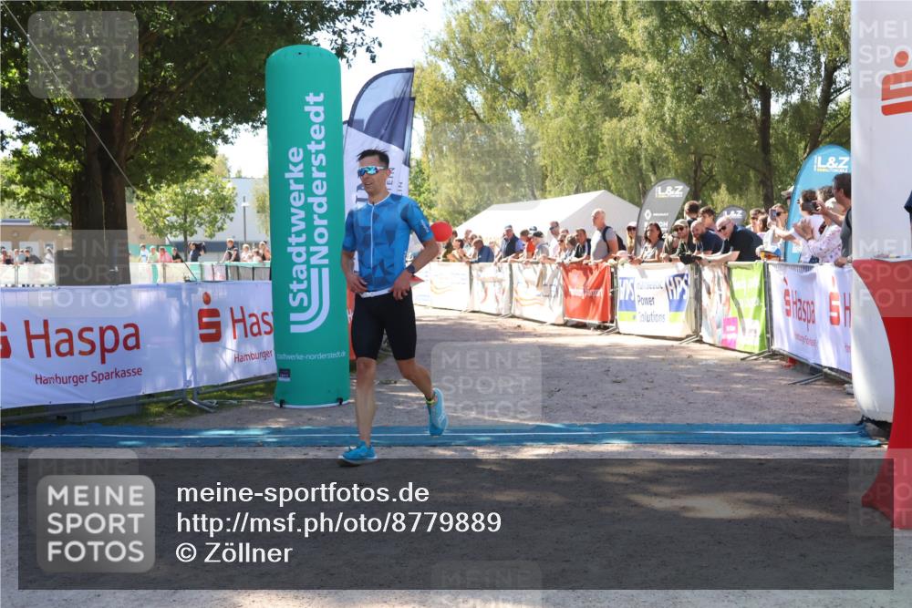 07.09.2025 - 19. Norderstedt Triathlon Zöllner http://msf.ph/oto/8779889 07.09.2025 12:42:35 Ziel 215, 1300 meine-sportfotos.de