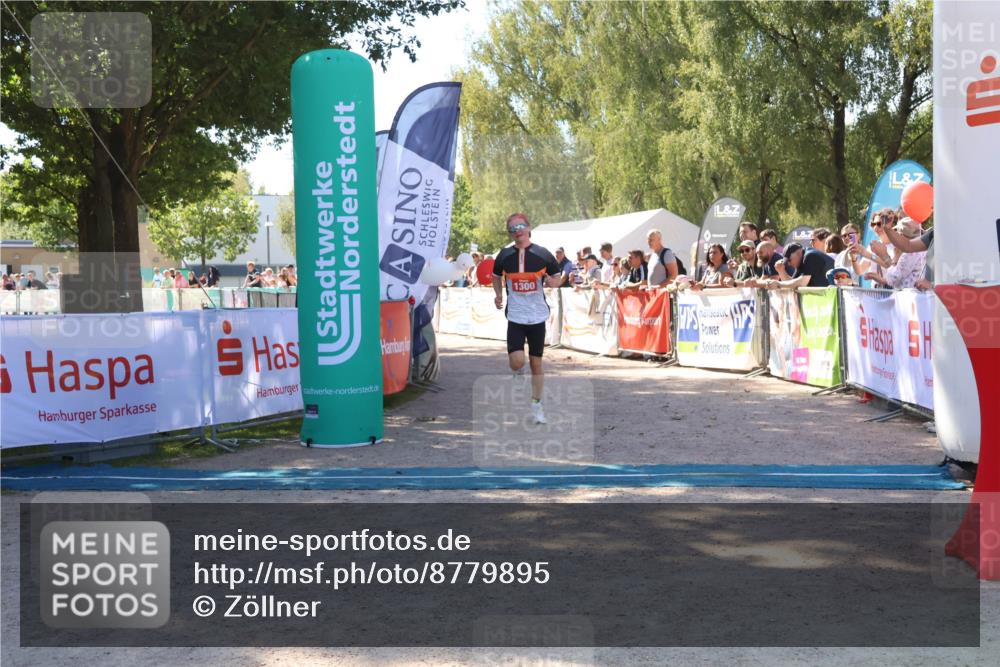 07.09.2025 - 19. Norderstedt Triathlon Zöllner http://msf.ph/oto/8779895 07.09.2025 12:42:37 Ziel 215, 1300 meine-sportfotos.de