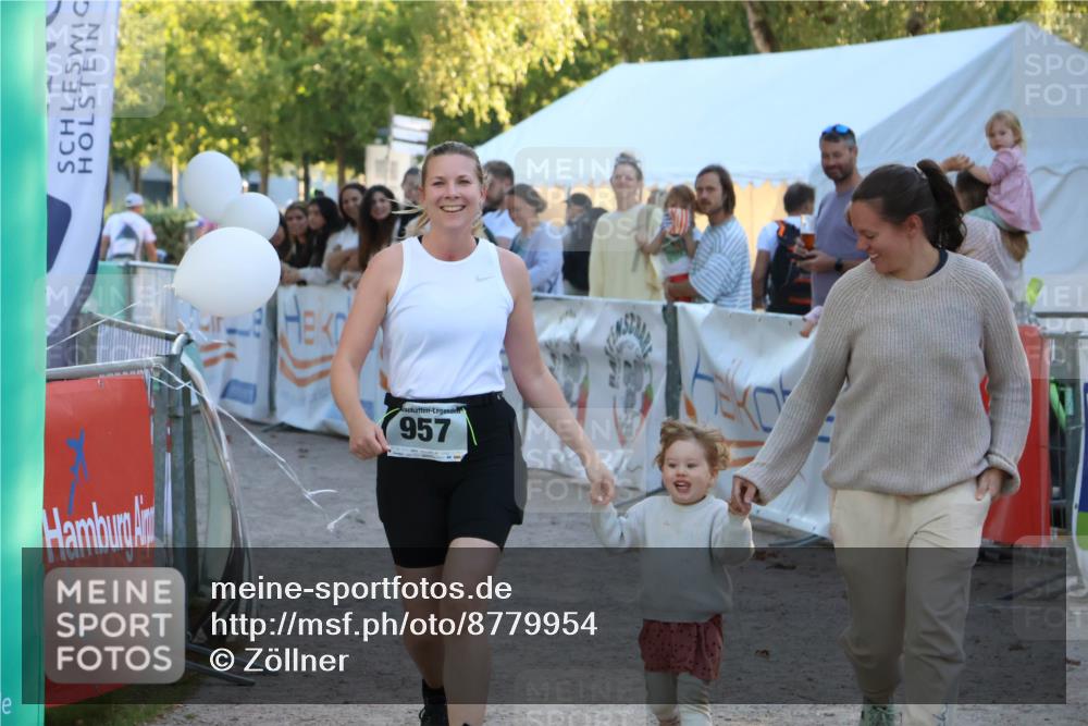 07.09.2025 - 19. Norderstedt Triathlon Zöllner http://msf.ph/oto/8779954 07.09.2025 17:33:38 Ziel 957 meine-sportfotos.de