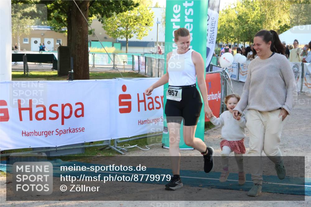 07.09.2025 - 19. Norderstedt Triathlon Zöllner http://msf.ph/oto/8779979 07.09.2025 17:33:40 Ziel 957 meine-sportfotos.de