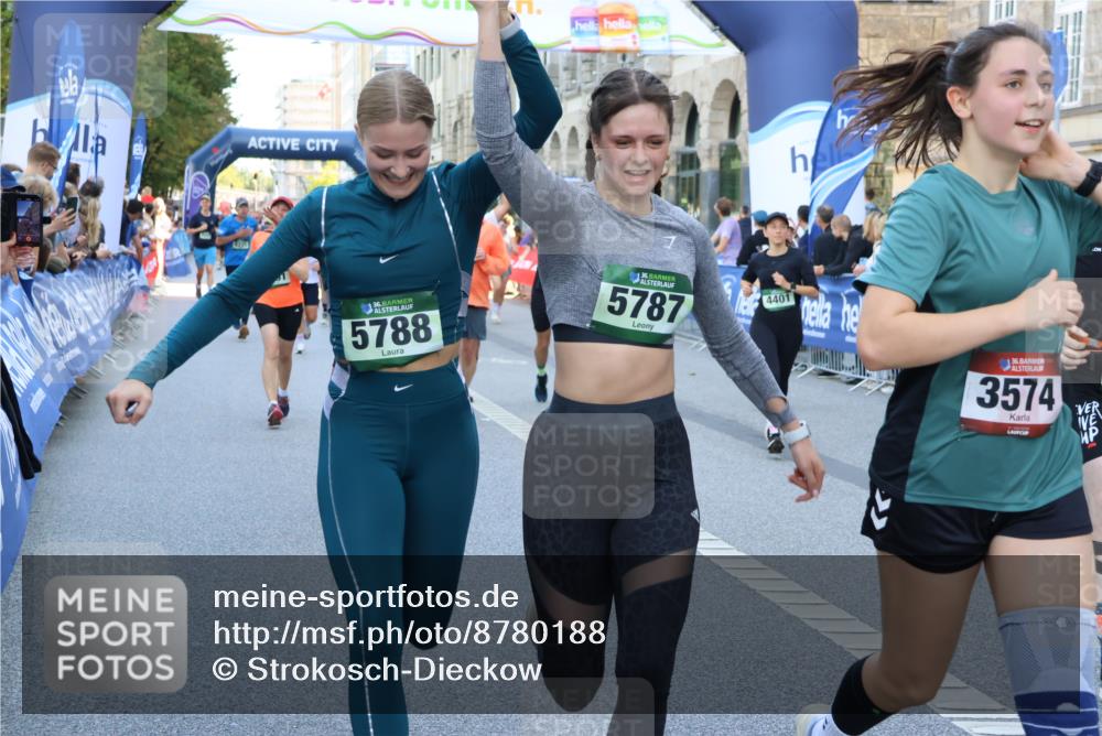 07.09.2025 - BARMER Alsterlauf Strokosch-Dieckow http://msf.ph/oto/8780188 07.09.2025 10:06:10 Ziel 2237, 2254, 2277, 2344, 2380, 2467, 2468, 2523, 2573, 2574, 2795, 3157, 3184, 3212, 3275, 3321, 3345, 3428, 3439, 3490, 3810, 3940, 3957, 3958, 4064, 4205, 4272, 4319, 4356, 4525, 4591, 5050, 5217, 5240, 5348, 5602, 5759, 5934, 6036, 6045, 6149, 6173, 6299, 6302, 8076, 8152, 8212 meine-sportfotos.de