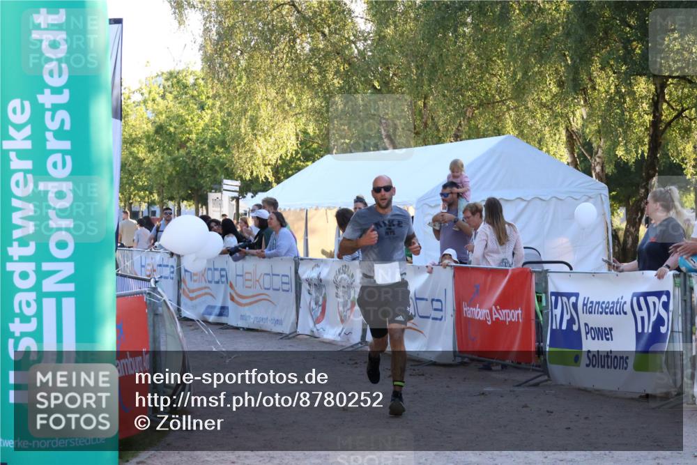 07.09.2025 - 19. Norderstedt Triathlon Zöllner http://msf.ph/oto/8780252 07.09.2025 17:35:12 Ziel 925 meine-sportfotos.de