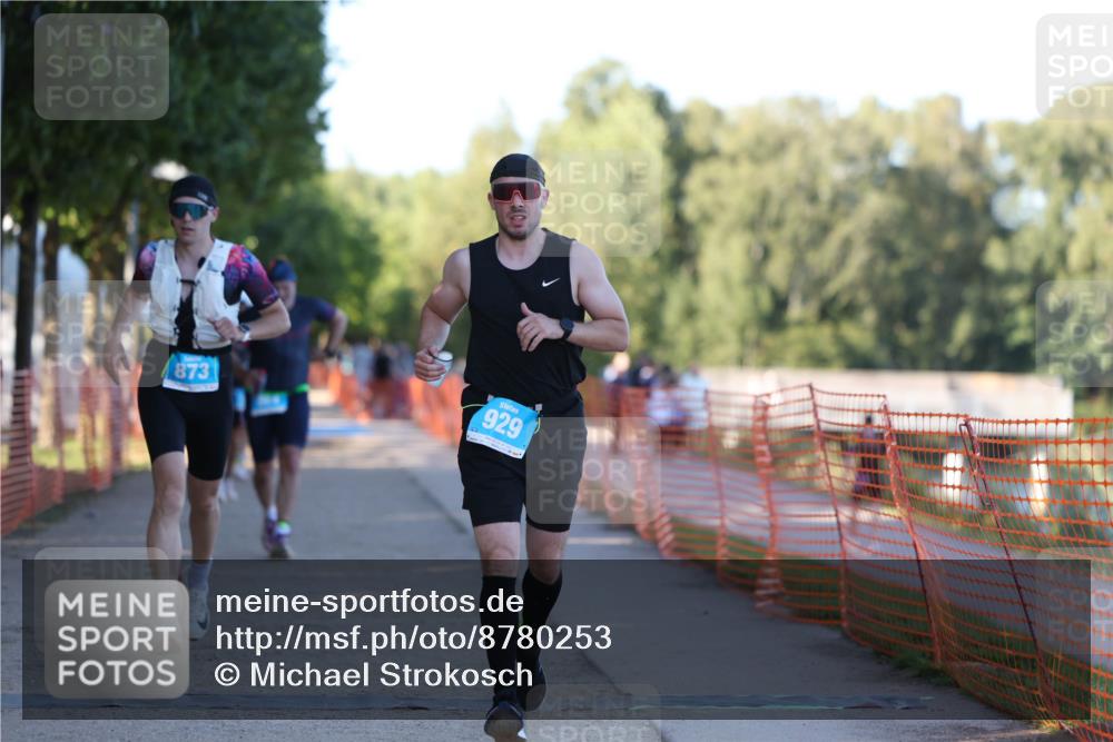 07.09.2025 - 19. Norderstedt Triathlon Michael Strokosch http://msf.ph/oto/8780253 07.09.2025 17:06:15 Laufen 864, 929, 1515 meine-sportfotos.de