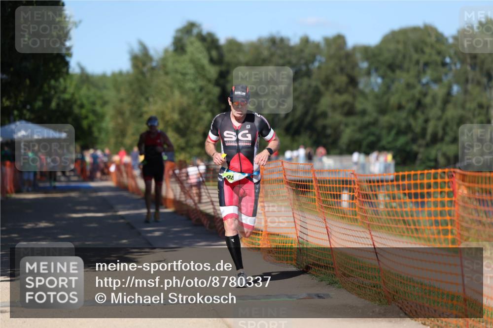 07.09.2025 - 19. Norderstedt Triathlon Michael Strokosch http://msf.ph/oto/8780337 07.09.2025 15:00:34 Laufen 984, 985 meine-sportfotos.de