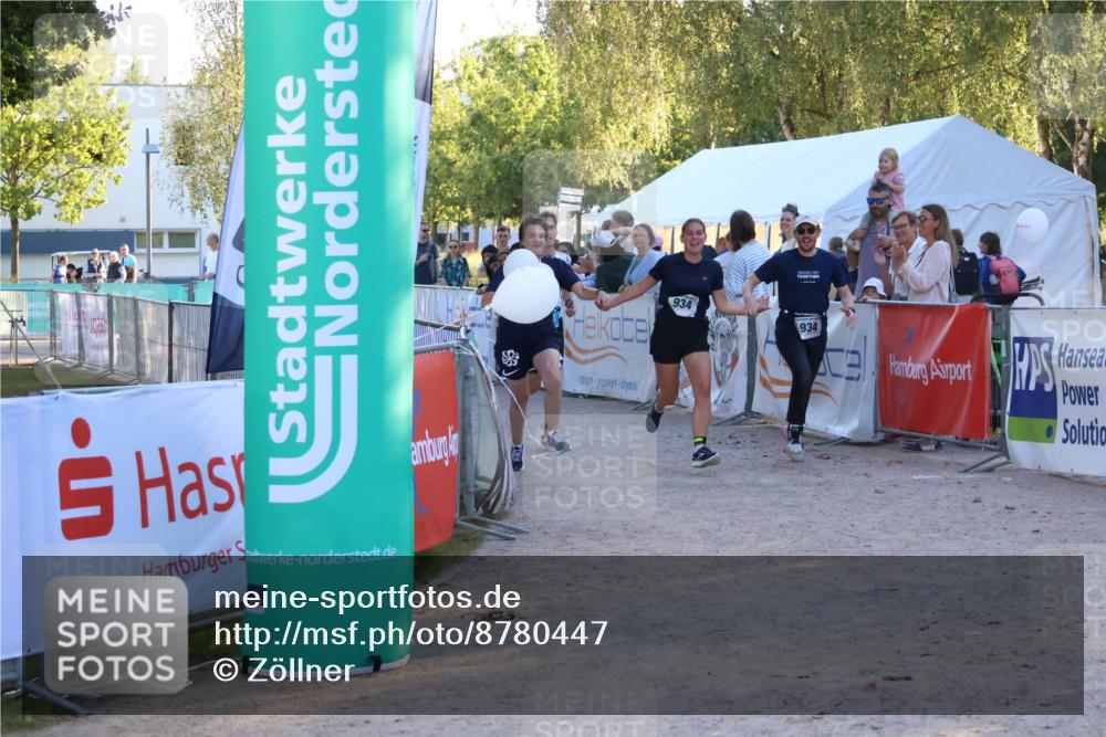 07.09.2025 - 19. Norderstedt Triathlon Zöllner http://msf.ph/oto/8780447 07.09.2025 17:35:51 Ziel 376, 934, 1454 meine-sportfotos.de