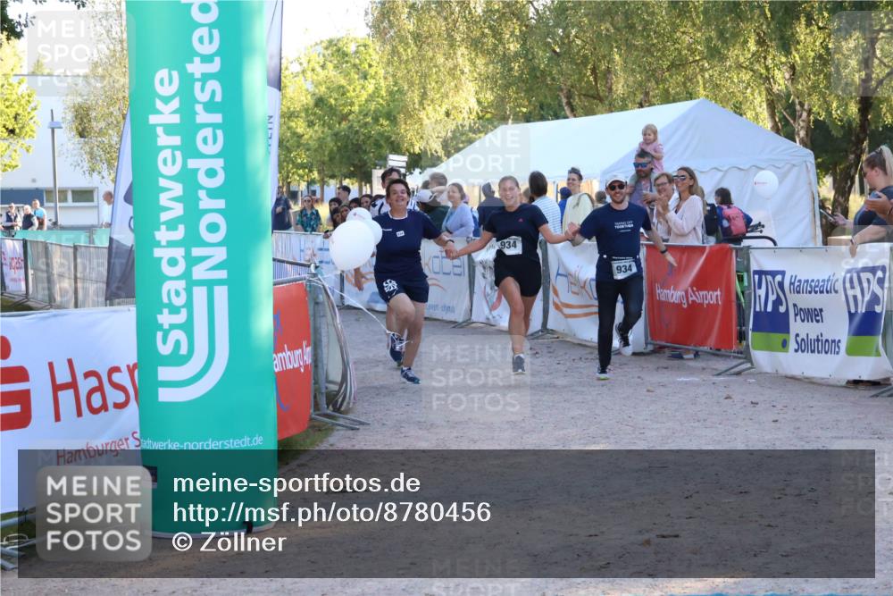 07.09.2025 - 19. Norderstedt Triathlon Zöllner http://msf.ph/oto/8780456 07.09.2025 17:35:51 Ziel 376, 934, 1454 meine-sportfotos.de