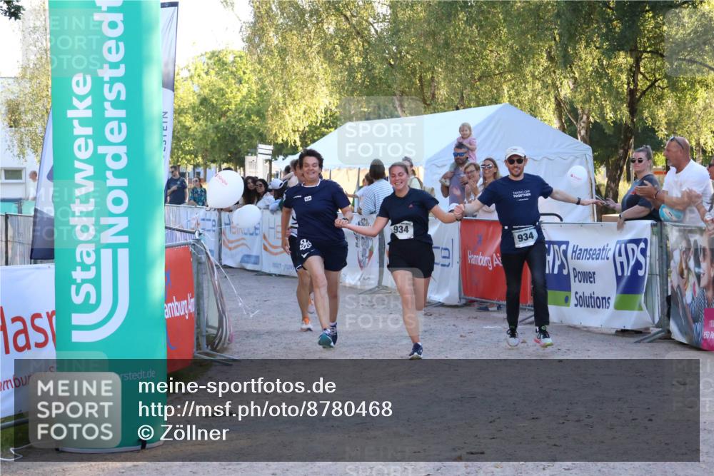 07.09.2025 - 19. Norderstedt Triathlon Zöllner http://msf.ph/oto/8780468 07.09.2025 17:35:52 Ziel 376, 934, 1454 meine-sportfotos.de