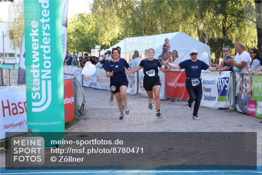 07.09.2025 - 19. Norderstedt Triathlon Zöllner http://msf.ph/oto/8780471 07.09.2025 17:35:52 Ziel 376, 934, 1454 meine-sportfotos.de