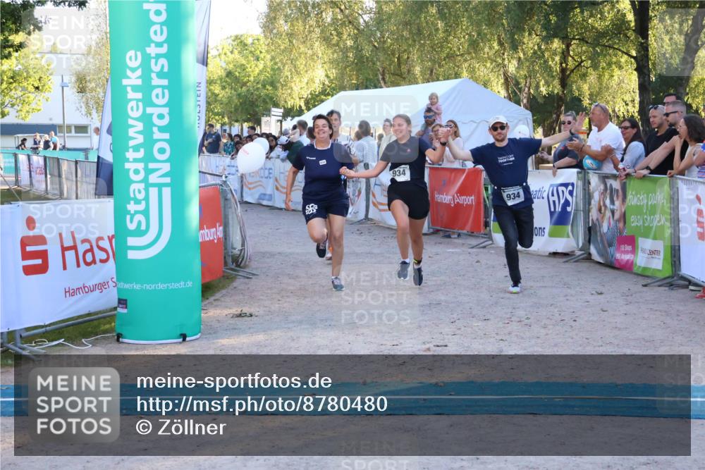 07.09.2025 - 19. Norderstedt Triathlon Zöllner http://msf.ph/oto/8780480 07.09.2025 17:35:52 Ziel 376, 934, 1454 meine-sportfotos.de
