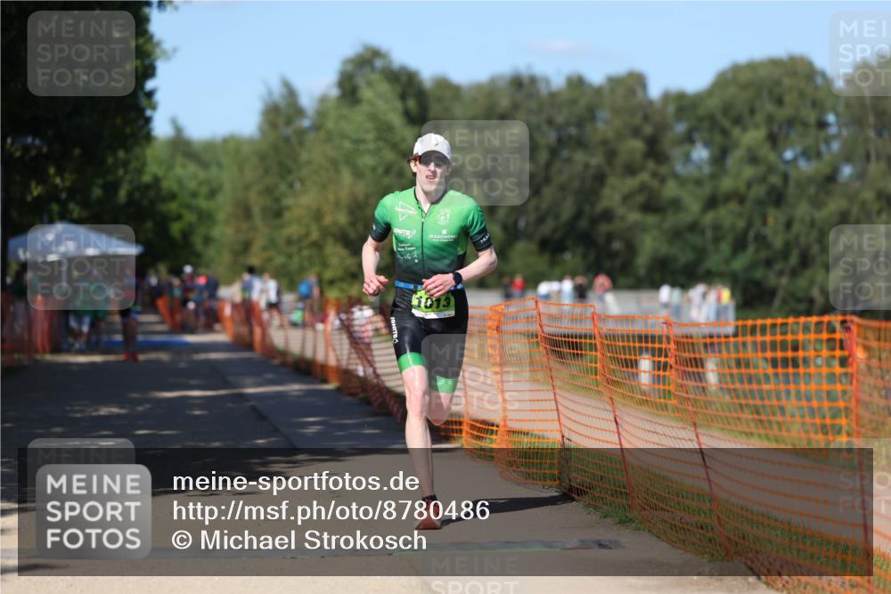 07.09.2025 - 19. Norderstedt Triathlon Michael Strokosch http://msf.ph/oto/8780486 07.09.2025 15:01:02 Laufen 1013 meine-sportfotos.de