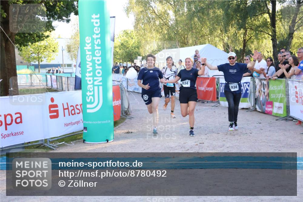 07.09.2025 - 19. Norderstedt Triathlon Zöllner http://msf.ph/oto/8780492 07.09.2025 17:35:53 Ziel 376, 934, 1454 meine-sportfotos.de