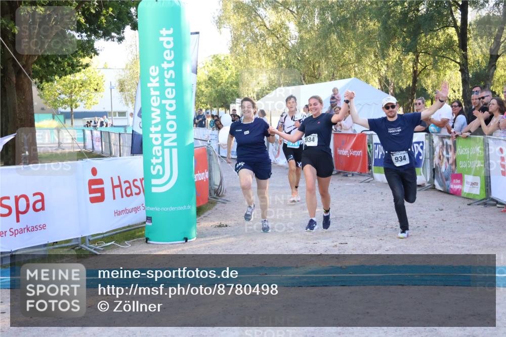07.09.2025 - 19. Norderstedt Triathlon Zöllner http://msf.ph/oto/8780498 07.09.2025 17:35:53 Ziel 376, 934, 1454 meine-sportfotos.de