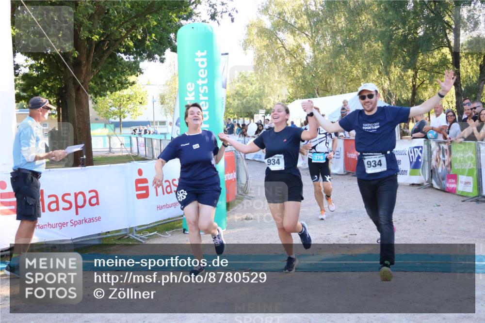 07.09.2025 - 19. Norderstedt Triathlon Zöllner http://msf.ph/oto/8780529 07.09.2025 17:35:54 Ziel 376, 934, 1454 meine-sportfotos.de