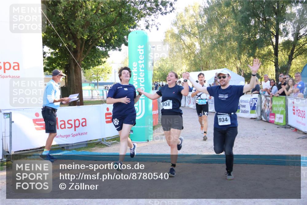 07.09.2025 - 19. Norderstedt Triathlon Zöllner http://msf.ph/oto/8780540 07.09.2025 17:35:54 Ziel 376, 934, 1454 meine-sportfotos.de